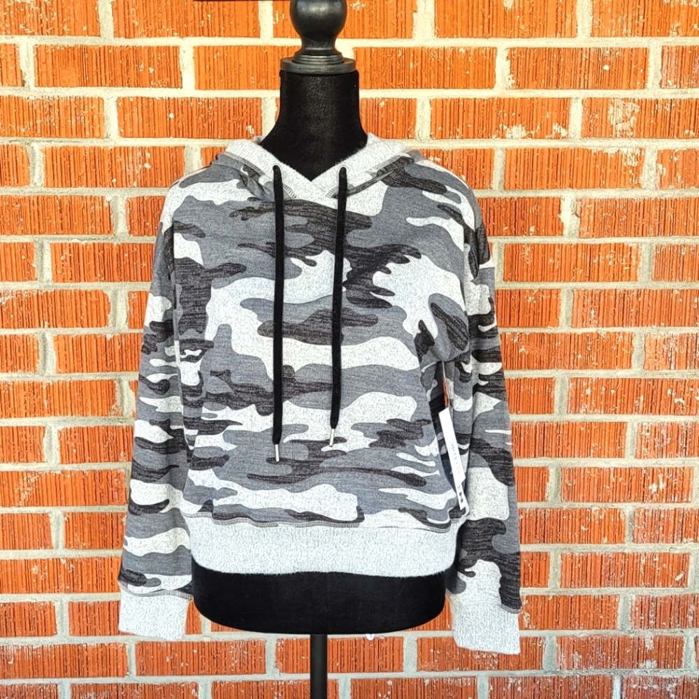 Sportelle gray camo hoodie (NWT) 🛍 HP 🛍